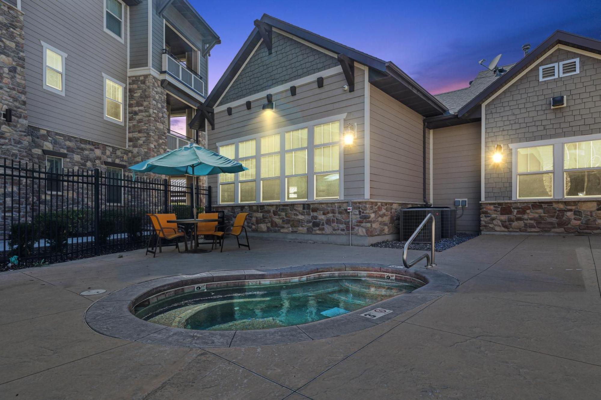 Bee Chic In Sojo W/hot Tub+gym+local Slopes